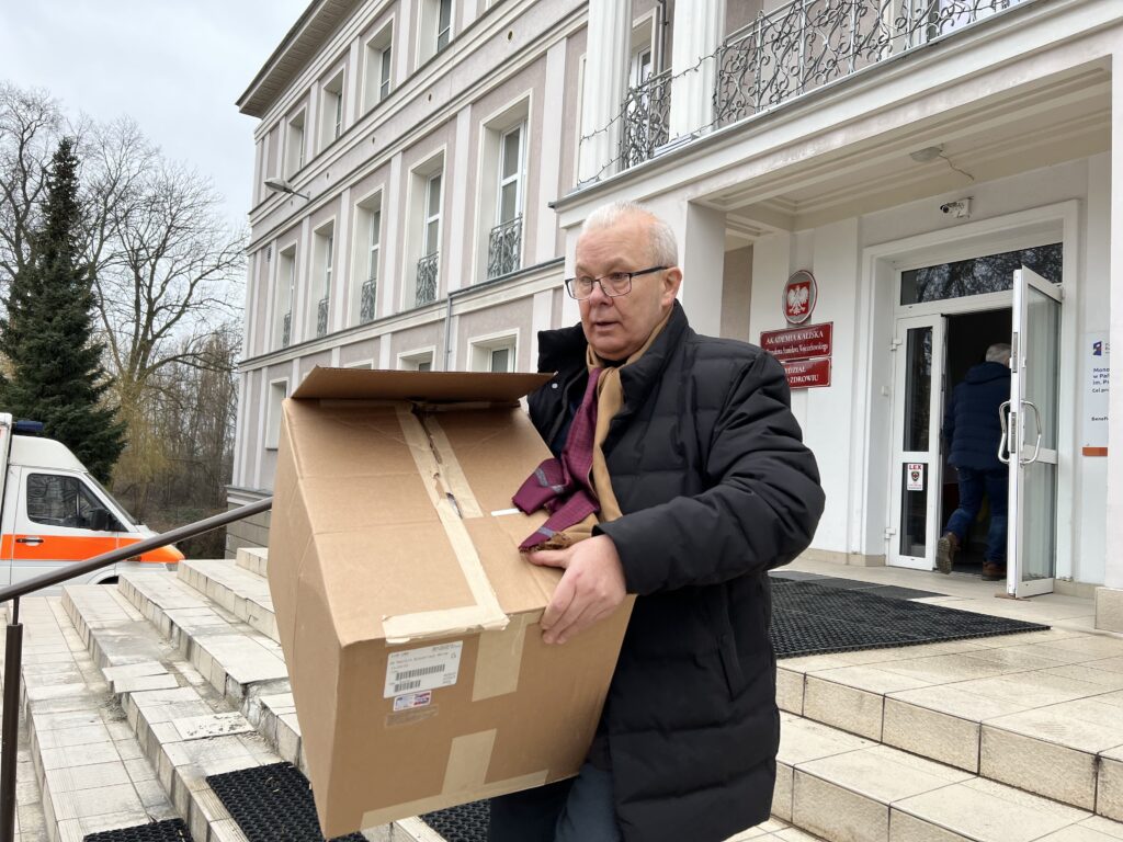 Transport darów Akademii Kaliskiej ruszył na Ukrainę-3