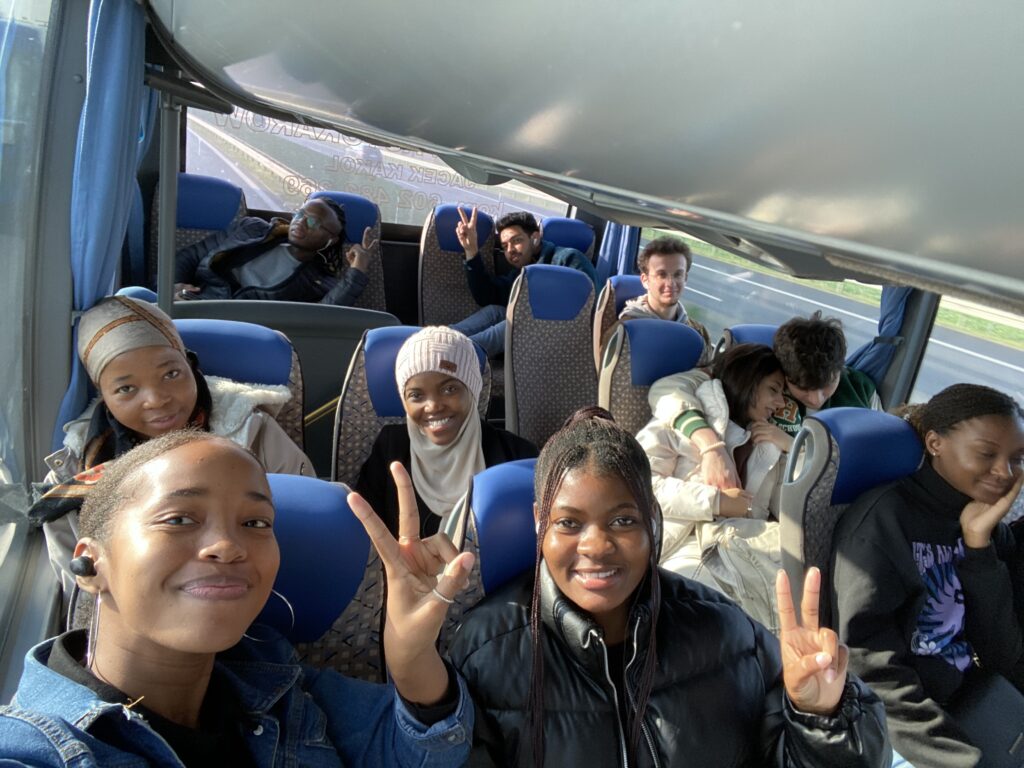 Universidade Eduardo Mondlane students in a bus