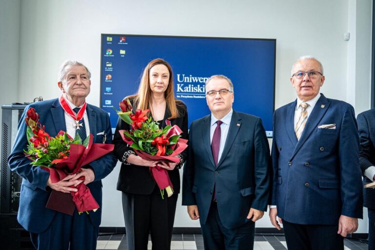 Zasłużeni dla zdrowia i nauki. Prezydent RP uhonorował pracowników Uniwersytetu Kaliskiego