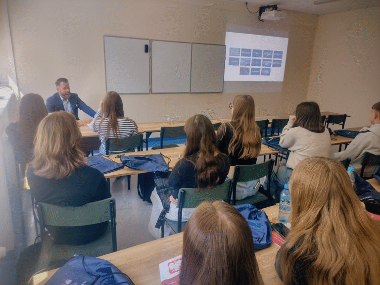 Prawo i język życia społecznego – uczniowie z Ostrzeszowa na warsztatach w Uniwersytecie Kaliskim