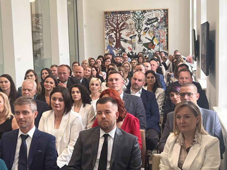 Dyplomy dla słuchaczy studiów podyplomowych