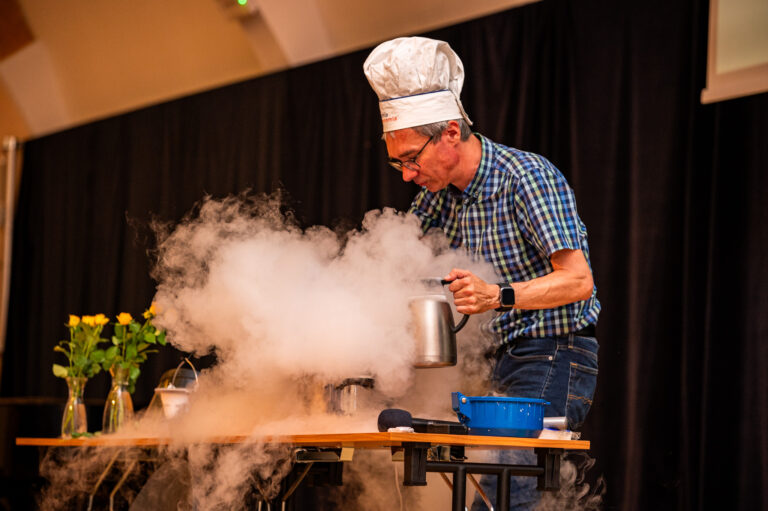 Wykłady popularnonaukowe z&nbsp;fizyki i&nbsp;matematyki