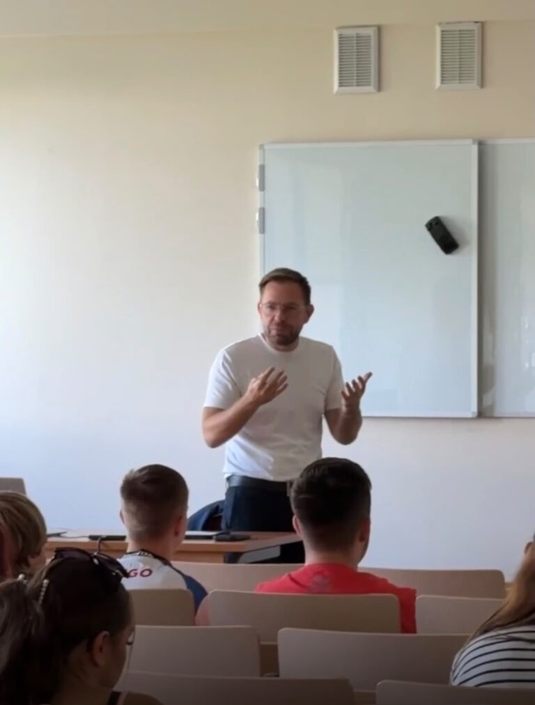Rozpoczął się kurs dla zdających poprawkową maturę